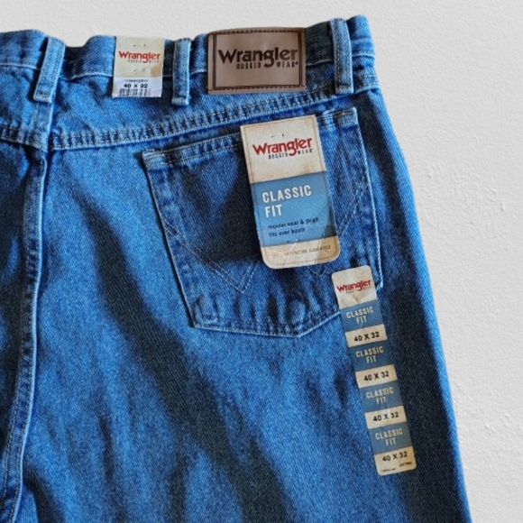 NWT Wrangler Jeans Size 40x32 Classic Fit Rugged Wear Regular Seat Thigh Bootcut - Picture 3 of 3